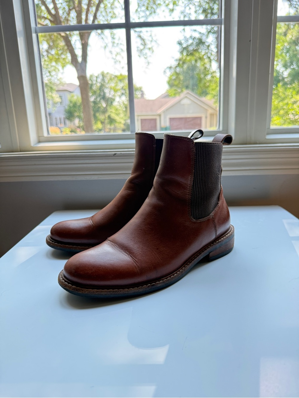 Nisolo Women’s Chelsea Boots in Chestnut Brown Leather